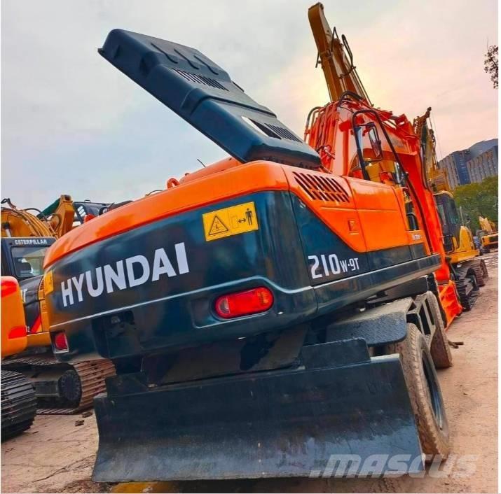 Hyundai 210W-9  휠 굴삭기