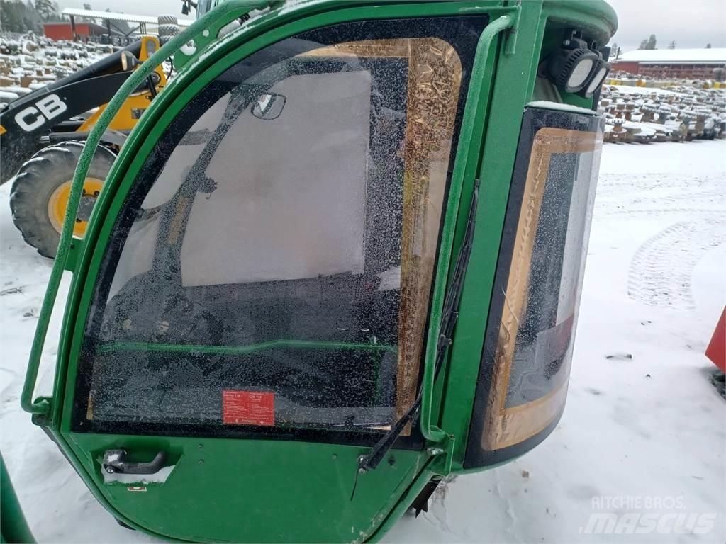 John Deere 1210e 캐빈 및 인테리어
