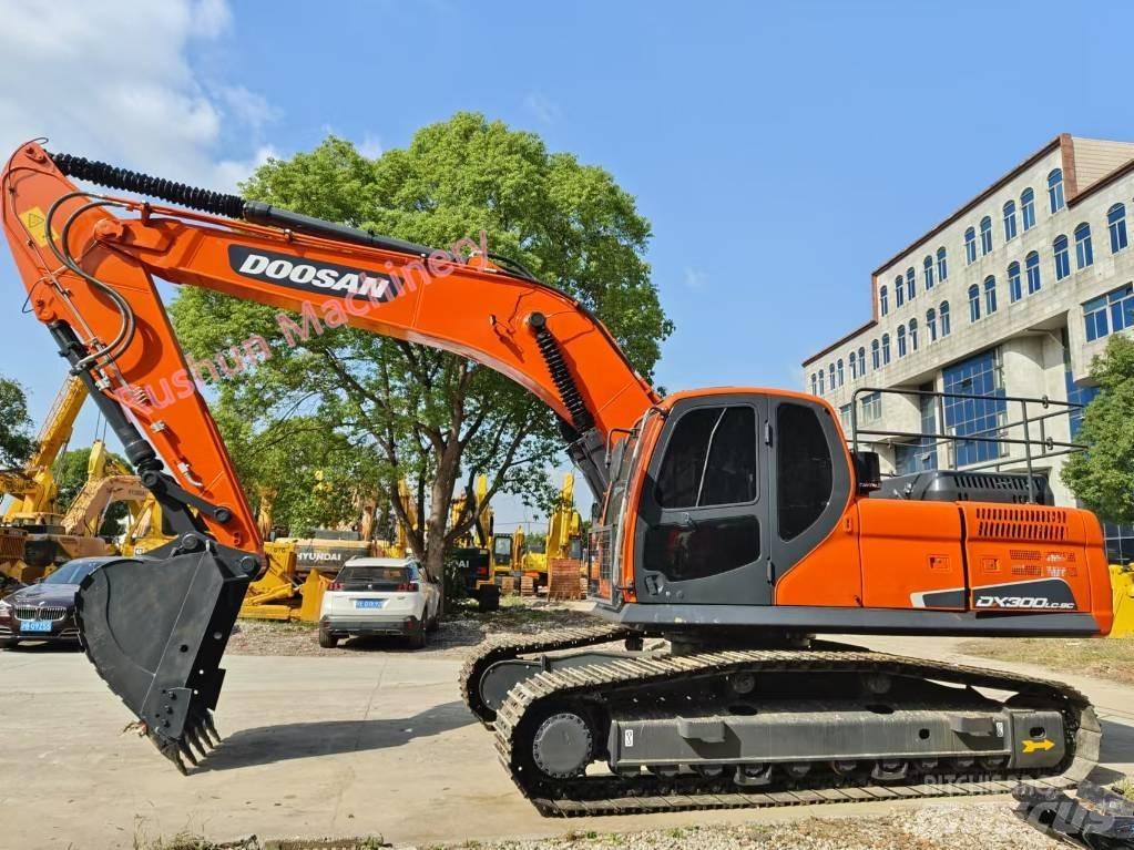 Doosan DX 300 대형 굴삭기 29톤 이상