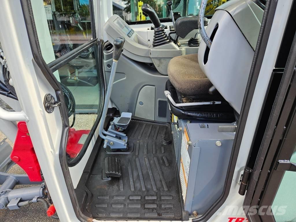 Takeuchi TB 225 소형 굴삭기 7톤 미만