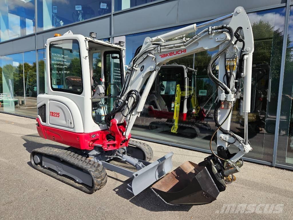 Takeuchi TB 225 소형 굴삭기 7톤 미만