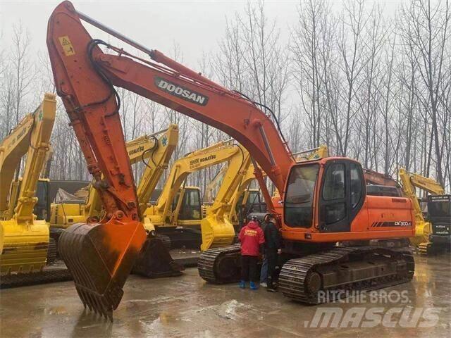 Doosan DX300LC 대형 굴삭기 29톤 이상