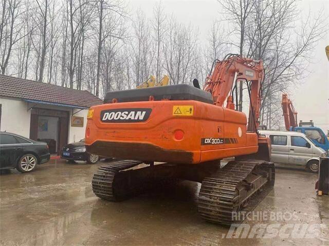 Doosan DX300LC 대형 굴삭기 29톤 이상