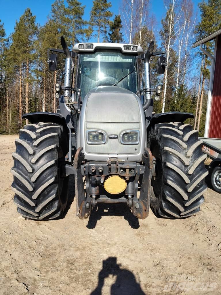 Valtra T130 Hi-Tek 트랙터