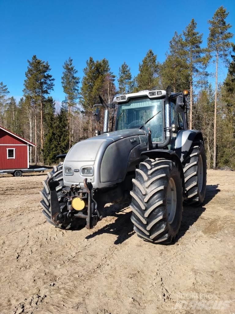 Valtra T130 Hi-Tek 트랙터
