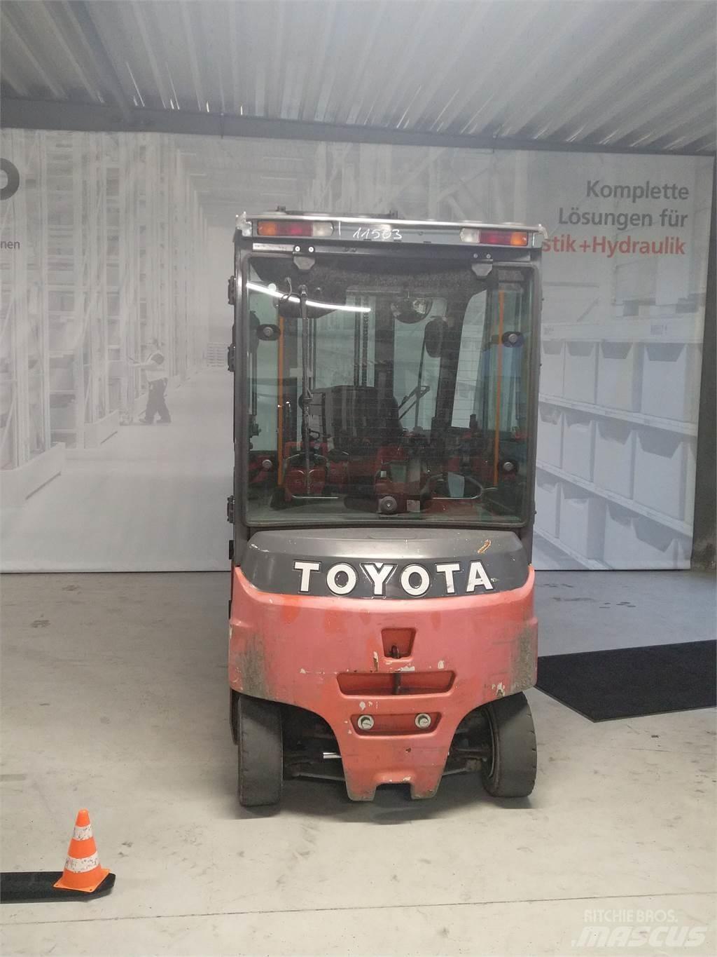 Toyota 8FBMT30 전동 지게차