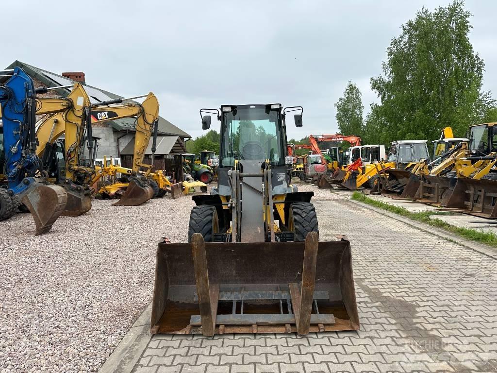New Holland W 70 TC  휠로우더