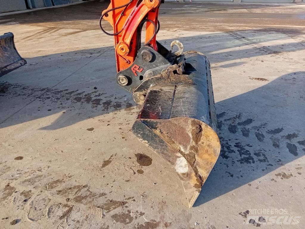 Kubota KX 080 중형굴삭기 7톤-28톤