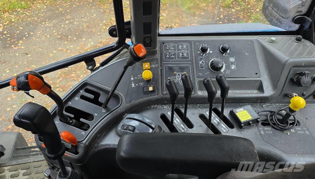 New Holland TM 120 트랙터