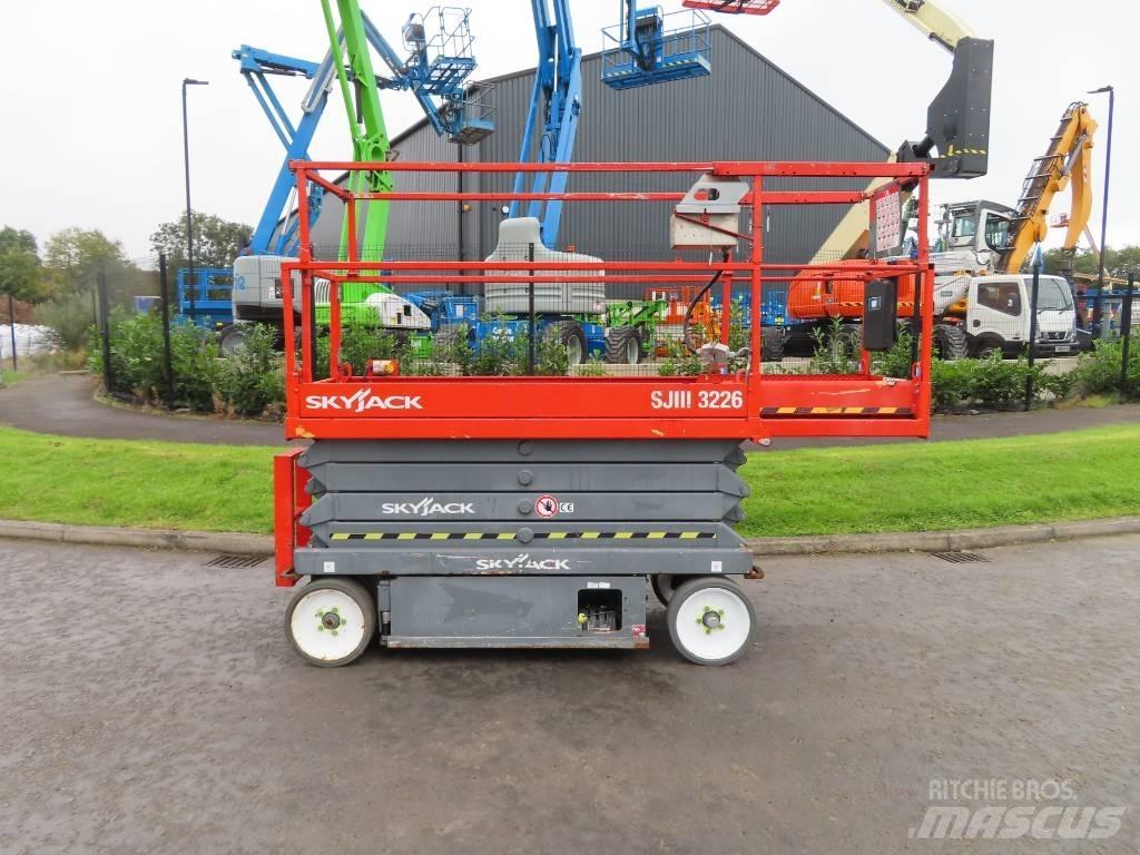 SkyJack SJ III 3226 가위형 리프트