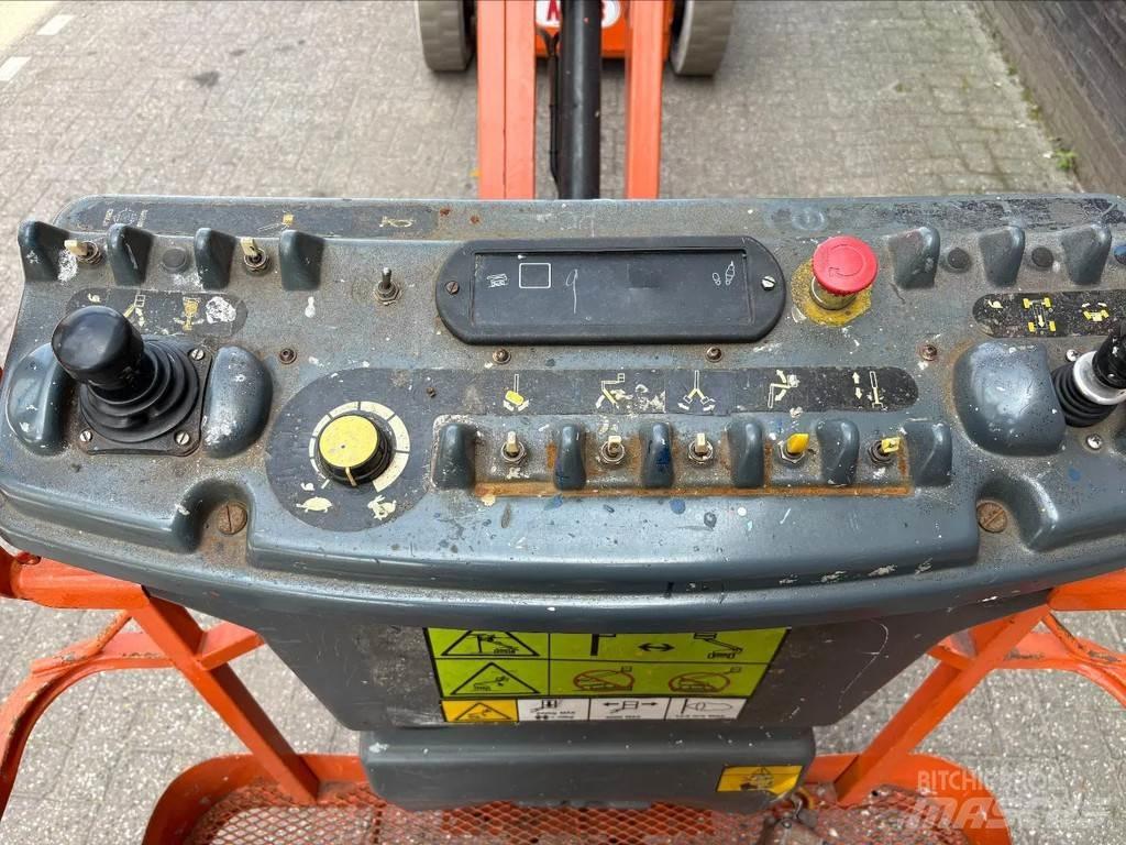 JLG E300AJP 관절형 전동이동 리프트