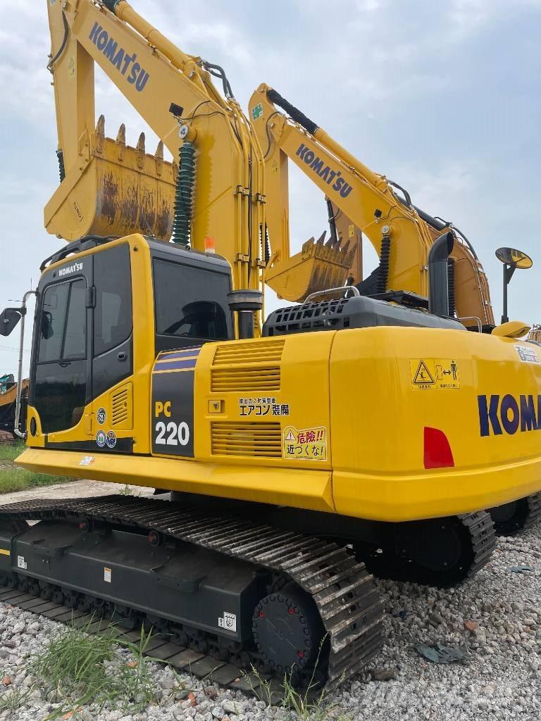 Komatsu PC 220 대형 굴삭기 29톤 이상