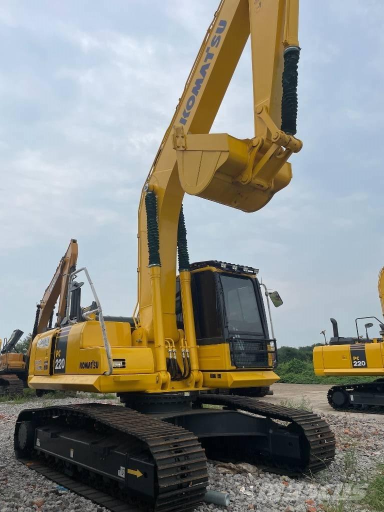 Komatsu PC 220 대형 굴삭기 29톤 이상