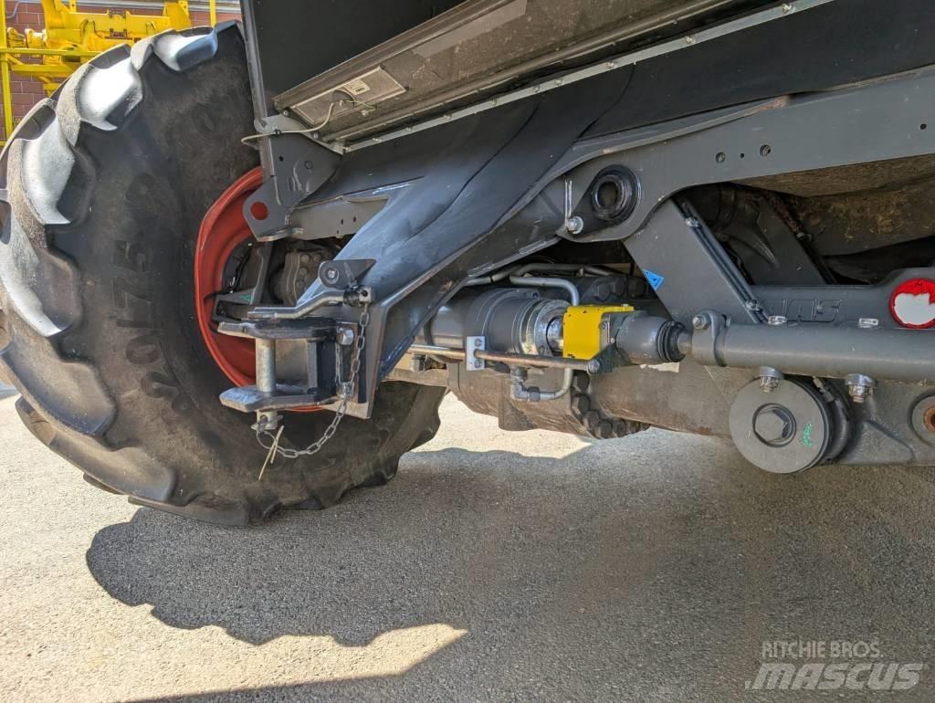 New Holland FR 650 자동 초지기계