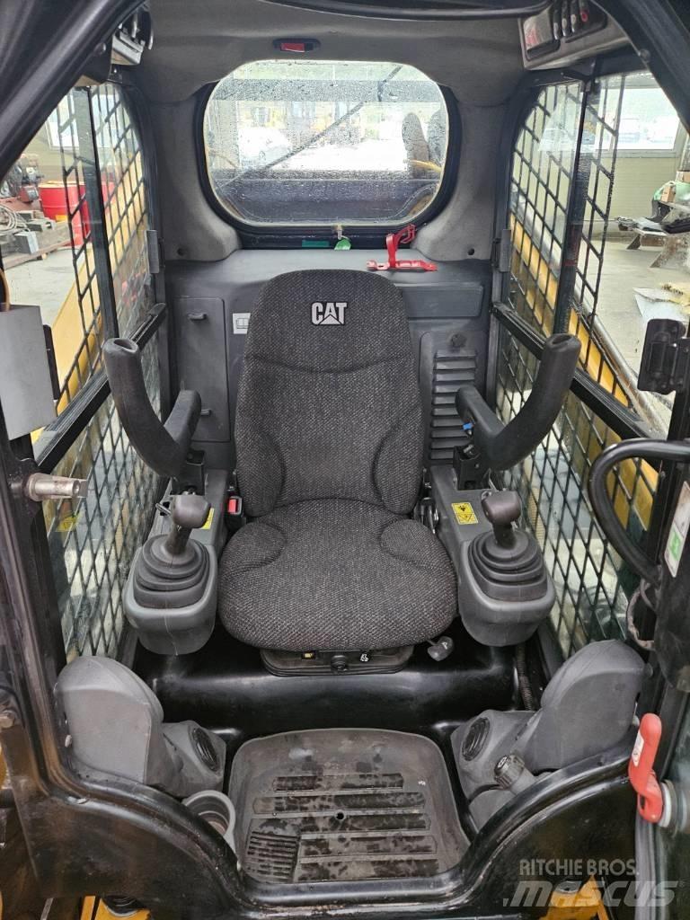 CAT 272 D 2  스키드로더