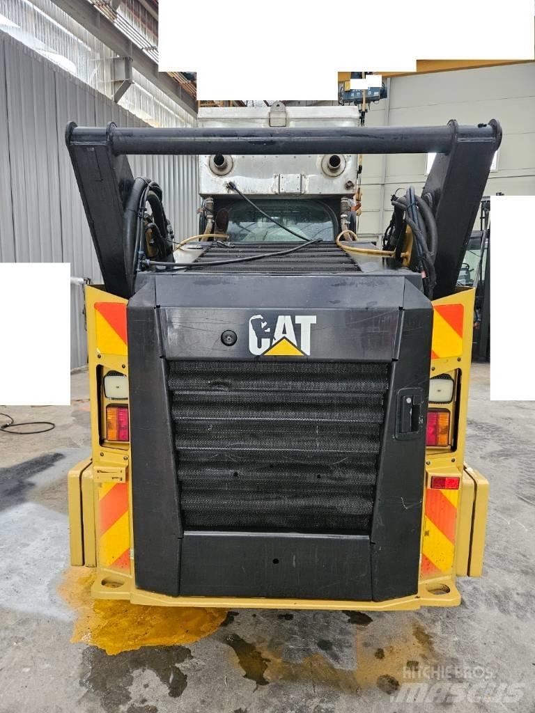 CAT 272 D 2  스키드로더