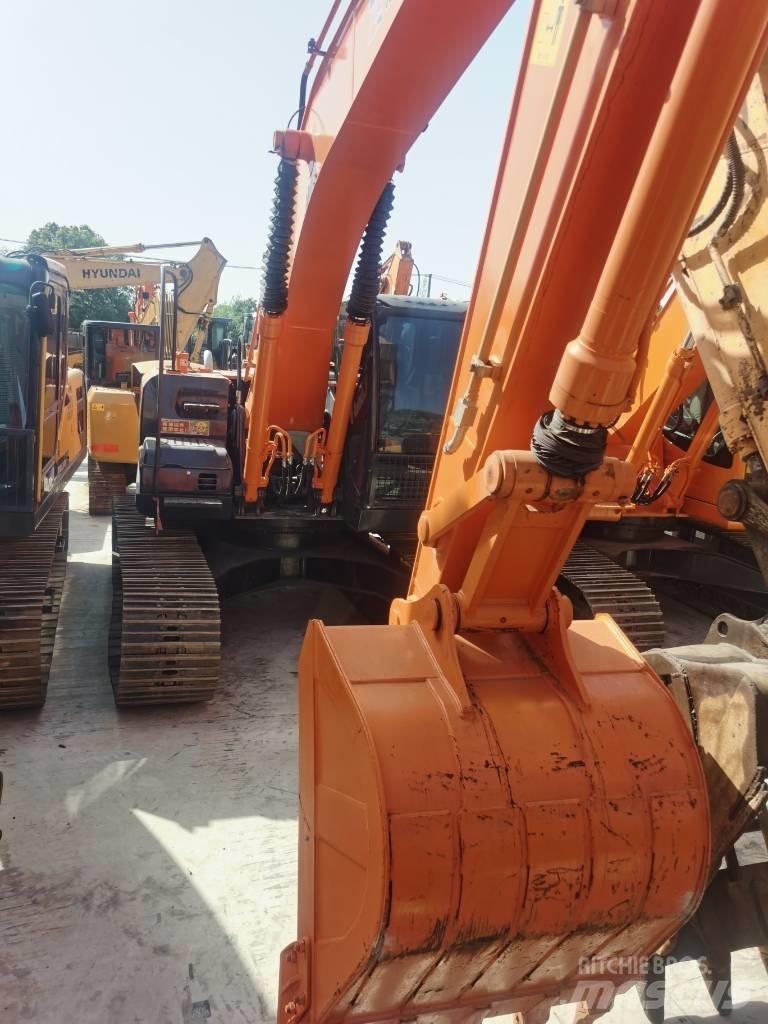 Hitachi ZX 210 대형 굴삭기 29톤 이상