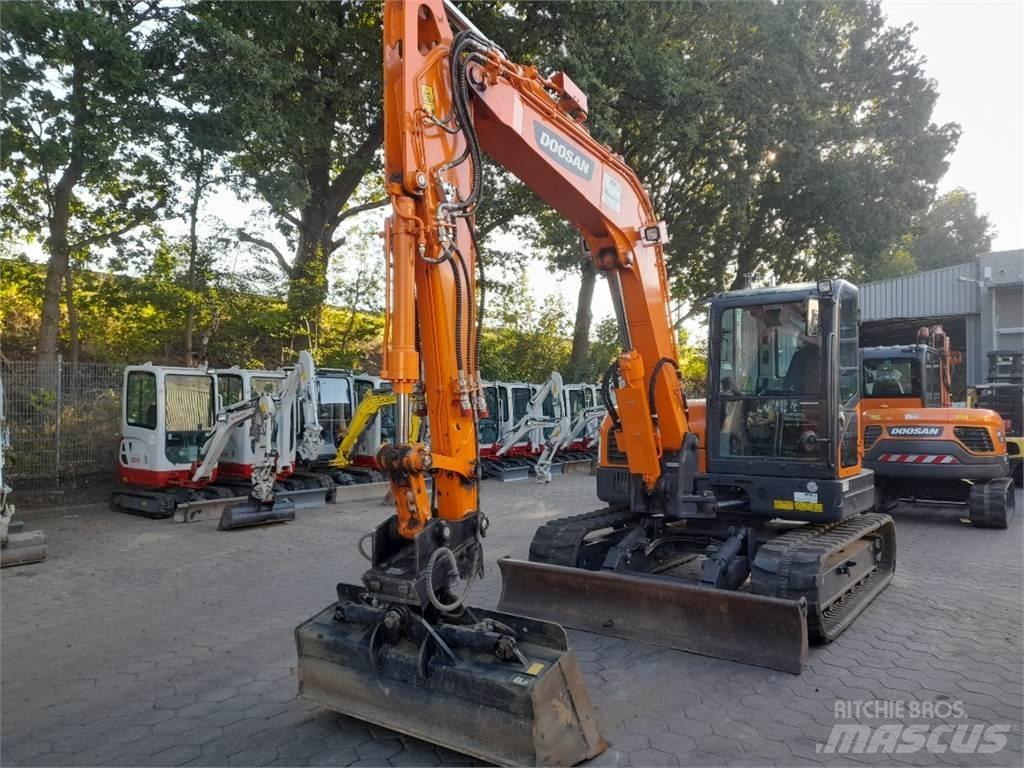 Doosan DX85R-3 중형굴삭기 7톤-28톤