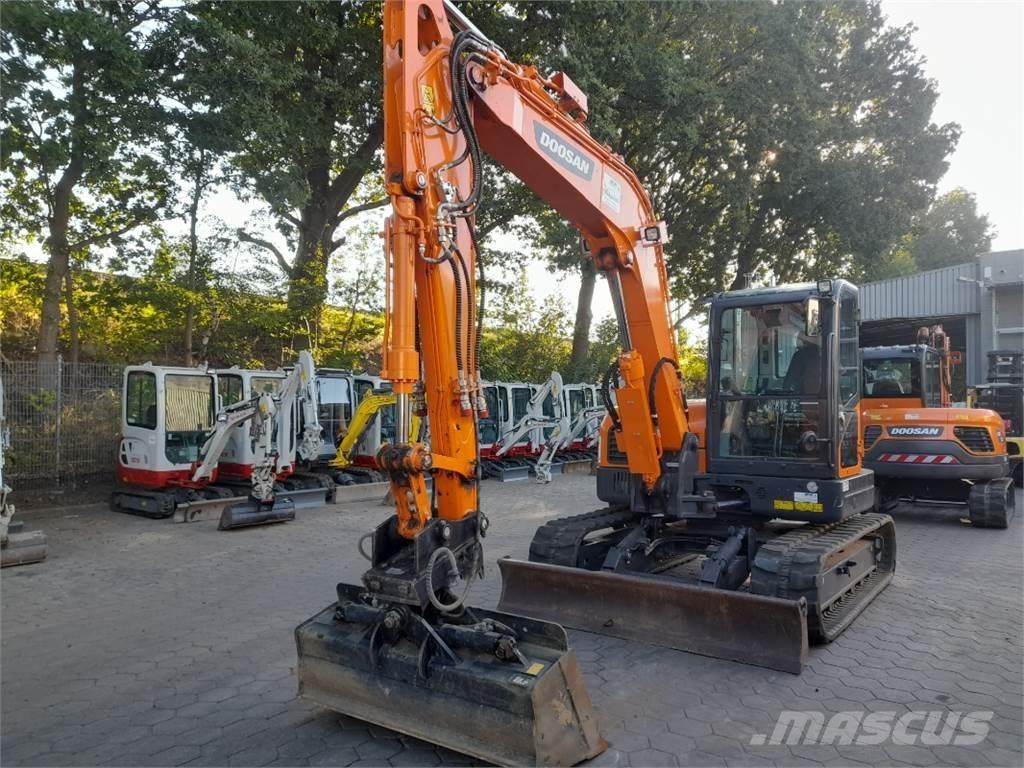 Doosan DX85R-3 중형굴삭기 7톤-28톤