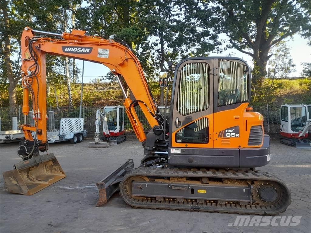 Doosan DX85R-3 중형굴삭기 7톤-28톤