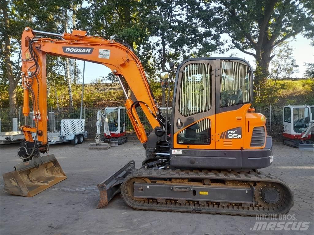 Doosan DX85R-3 중형굴삭기 7톤-28톤