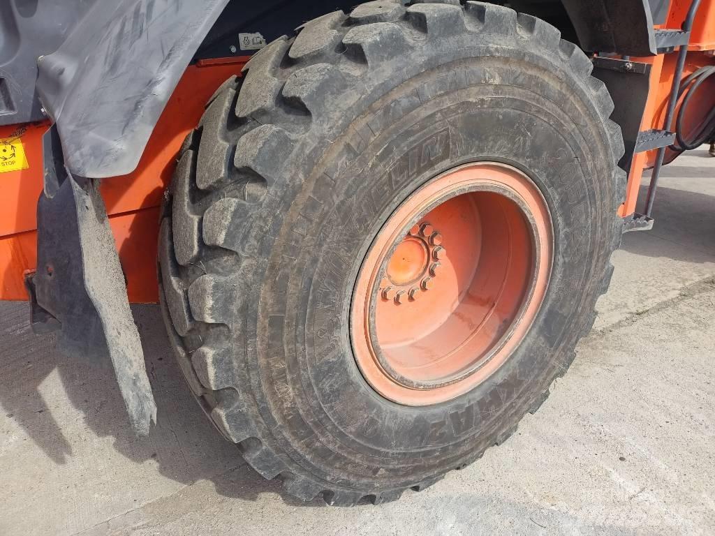 Hitachi ZW150  휠로우더