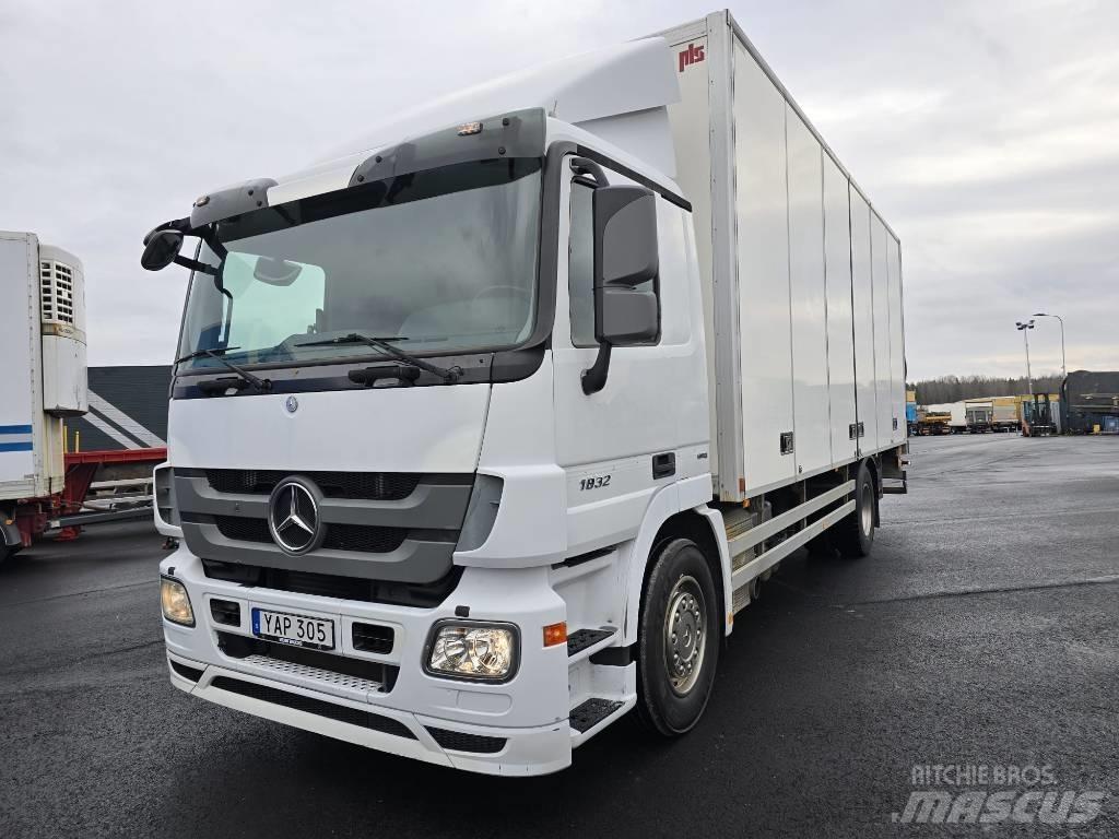 Mercedes-Benz 1832 탑차 트럭