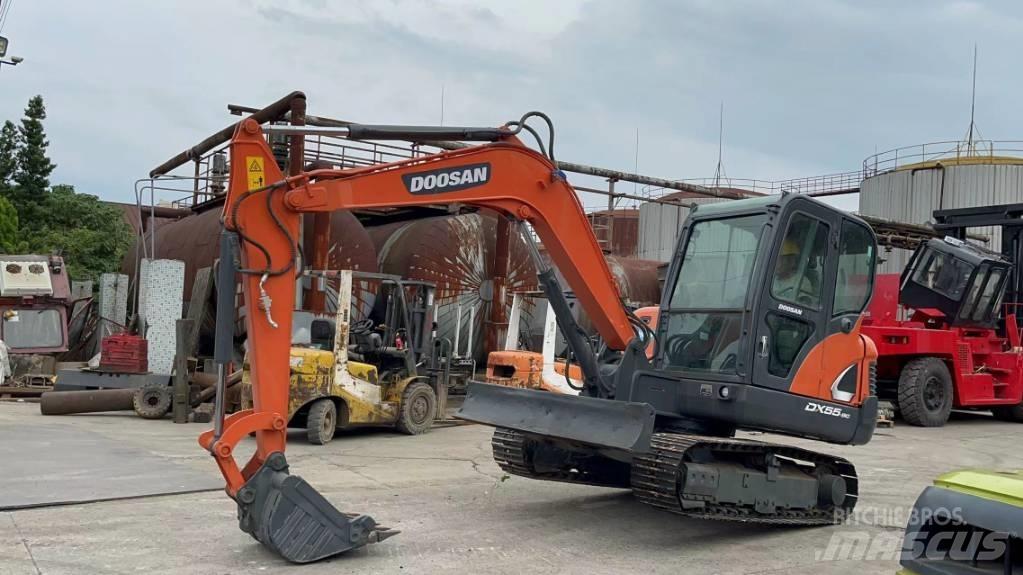 Doosan DX 55 소형 굴삭기 7톤 미만