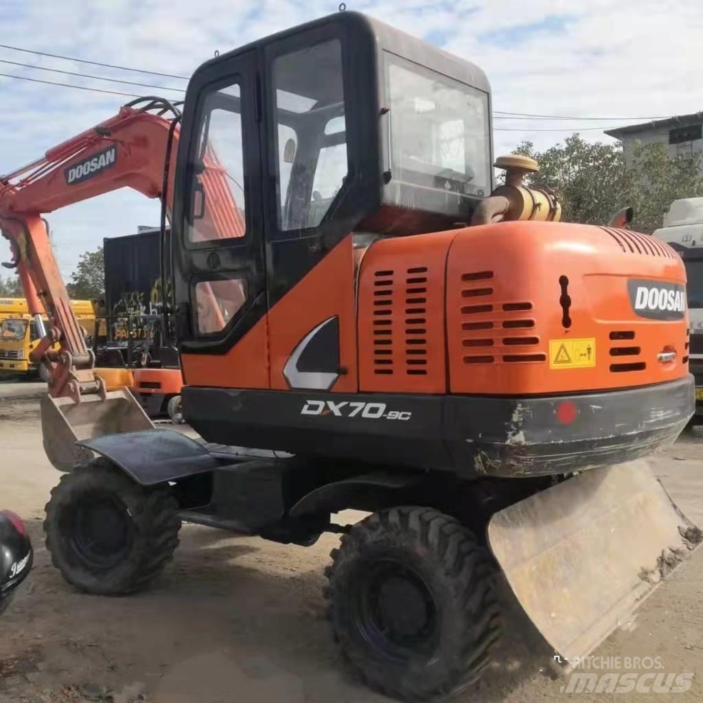 Doosan DX70W-9C  휠 굴삭기