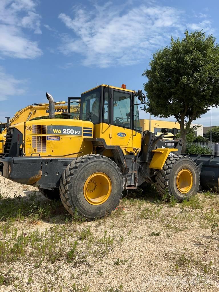 Komatsu WA 250 PZ-6  휠로우더
