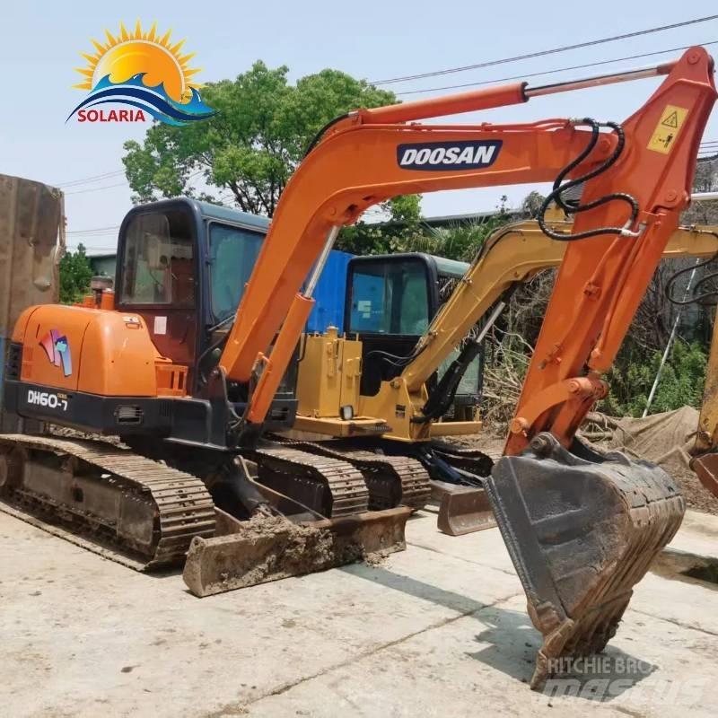 Doosan DH 60-7 소형 굴삭기 7톤 미만