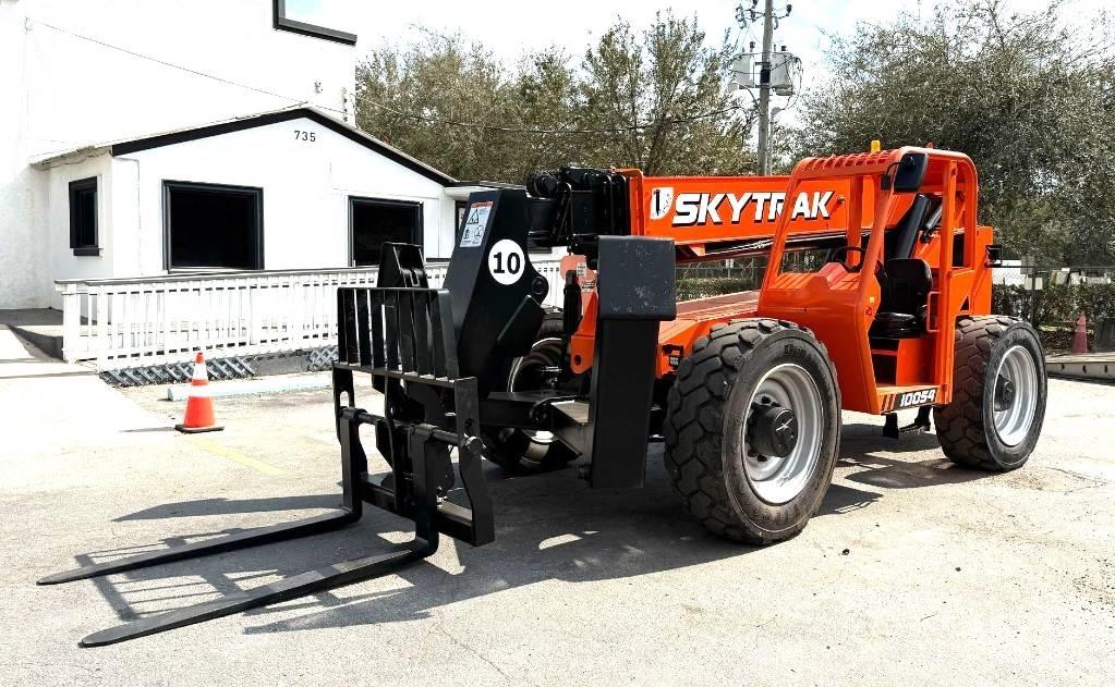 JLG 10054 텔러 핸들러