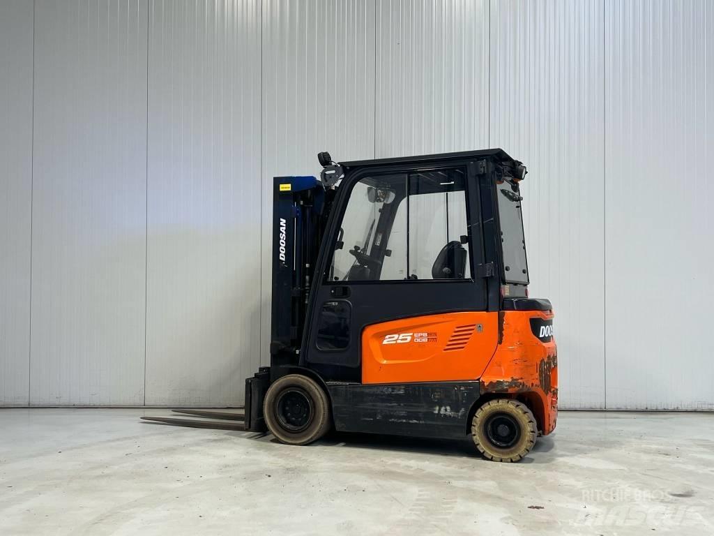 Doosan B25X-7 전동 지게차
