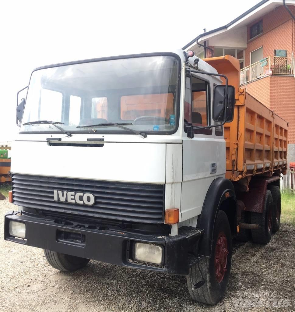 Iveco 330-26 덤프 트럭