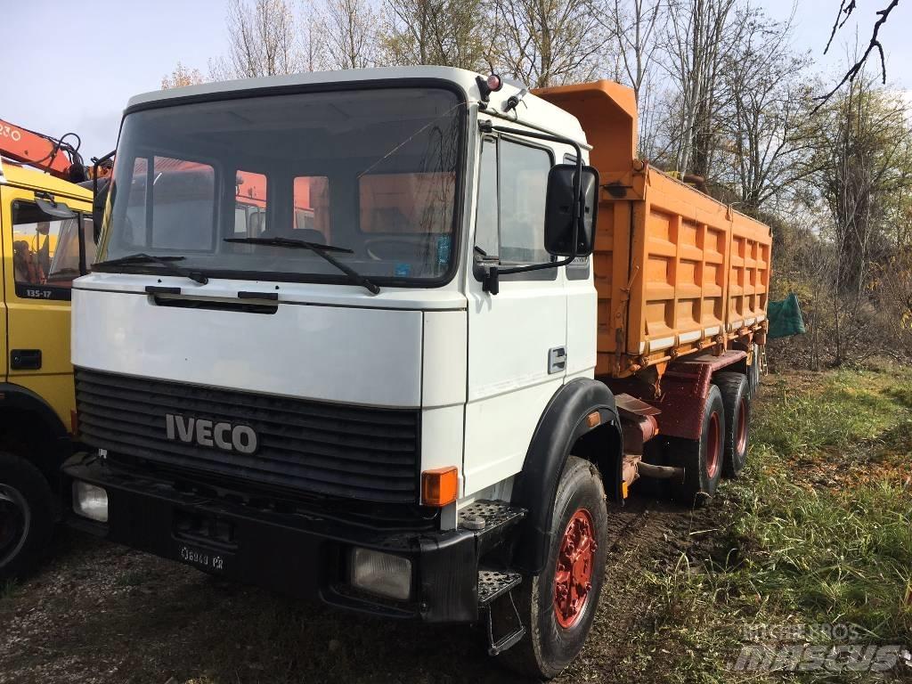Iveco 330-26 덤프 트럭