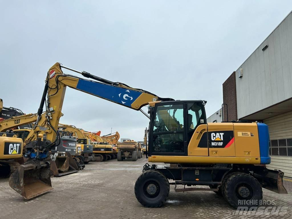 CAT M 318 F  휠 굴삭기