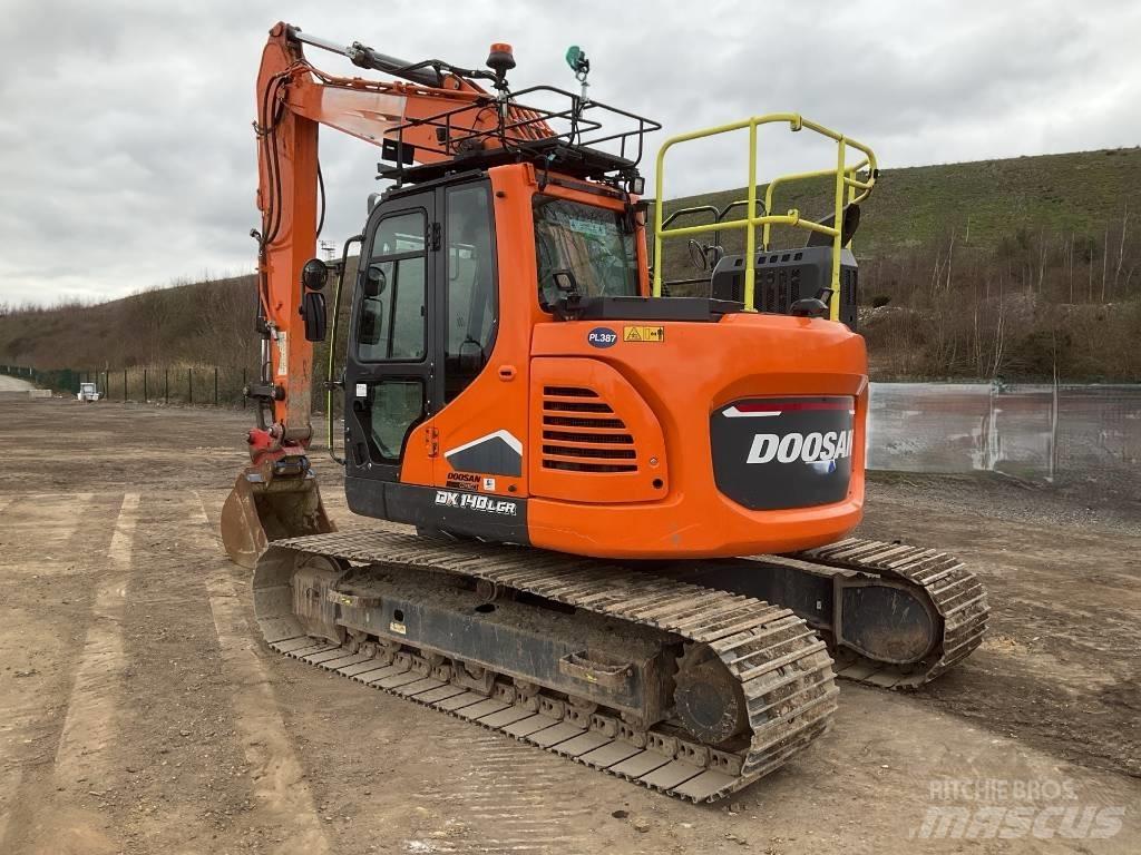 Develon DX140LCR-7 대형 굴삭기 29톤 이상