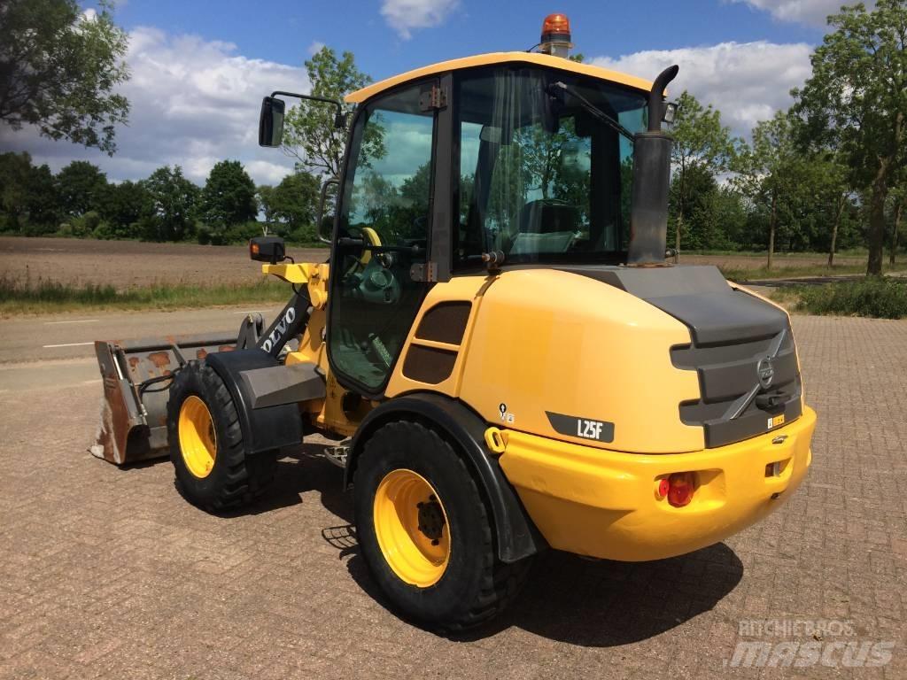 Volvo L 25 F  휠로우더