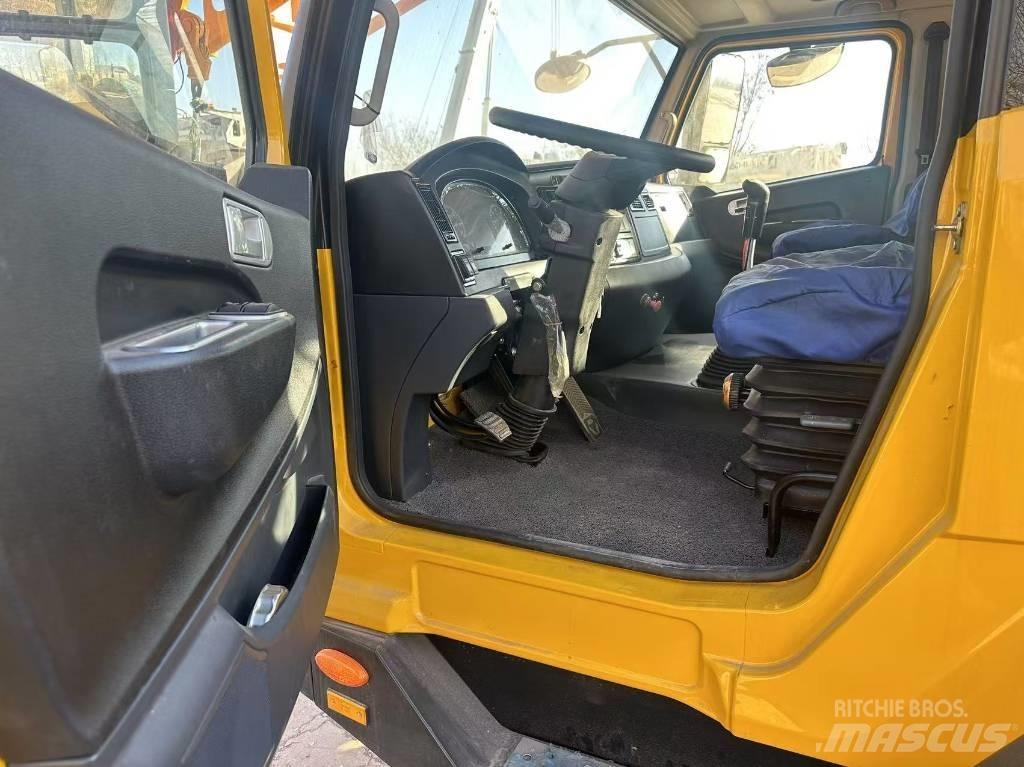 XCMG QY70KC A/T 크레인