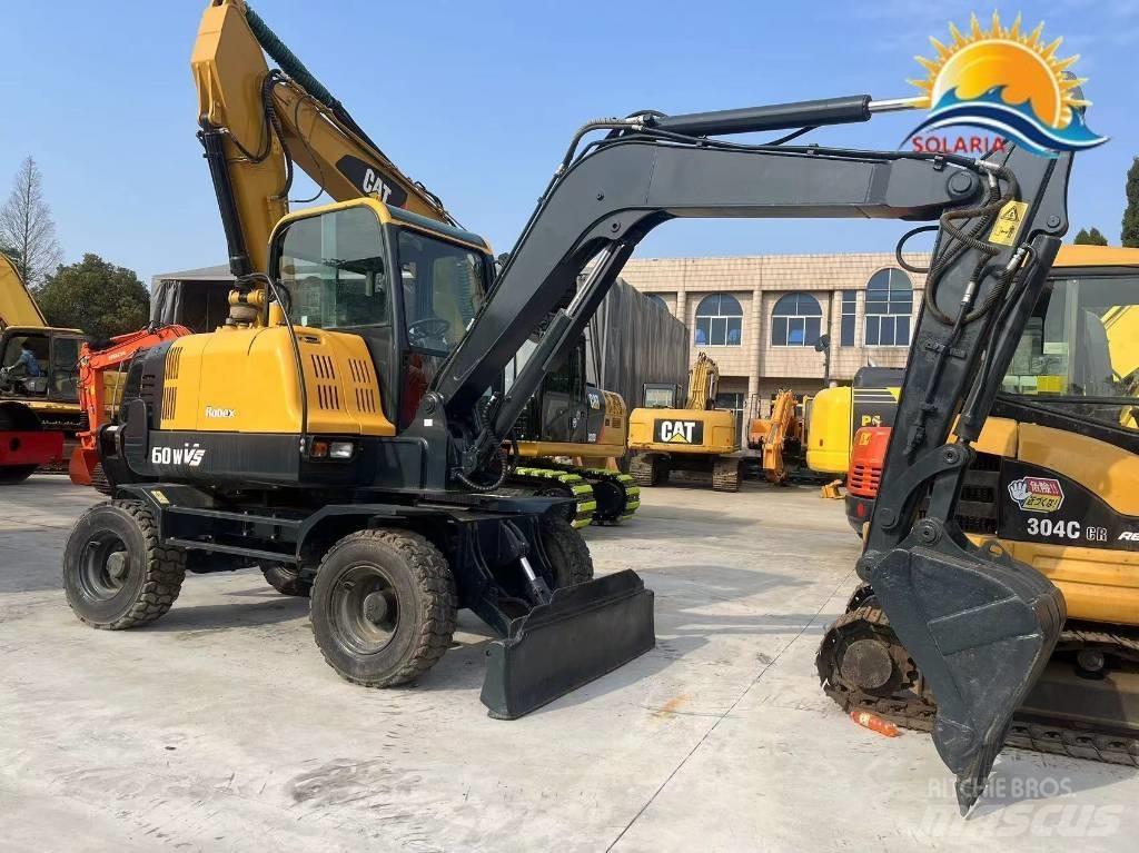 Hyundai R60W vs 소형 굴삭기 7톤 미만
