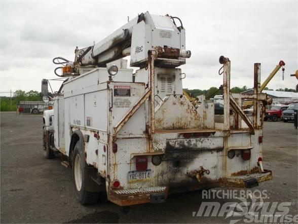 Altec D845B 트럭 탑재 고소작업대