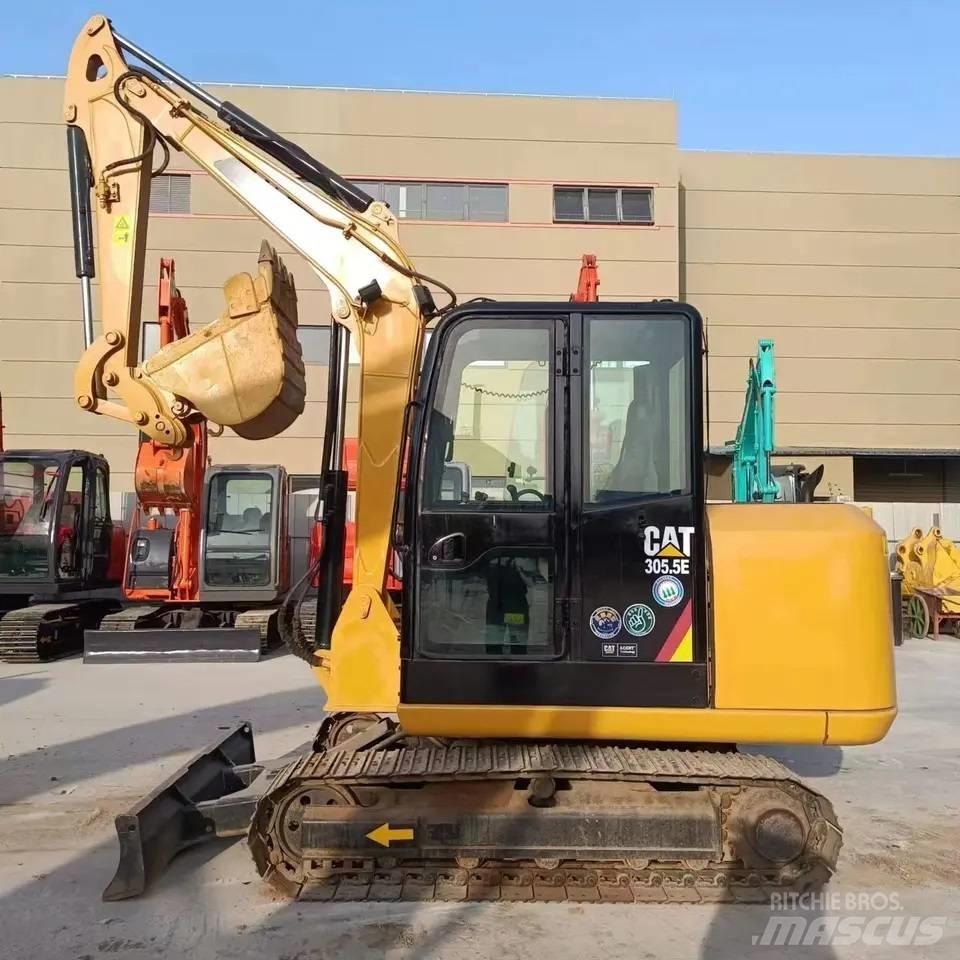 CAT 305.5 소형 굴삭기 7톤 미만