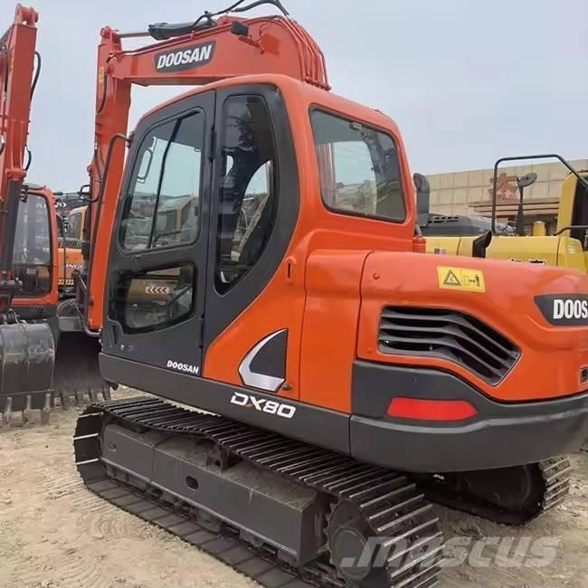 Doosan DX 80 중형굴삭기 7톤-28톤