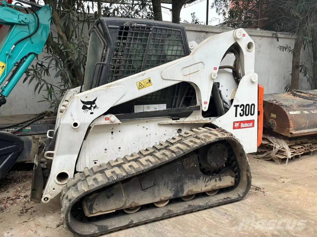 Bobcat T 300  스키드로더