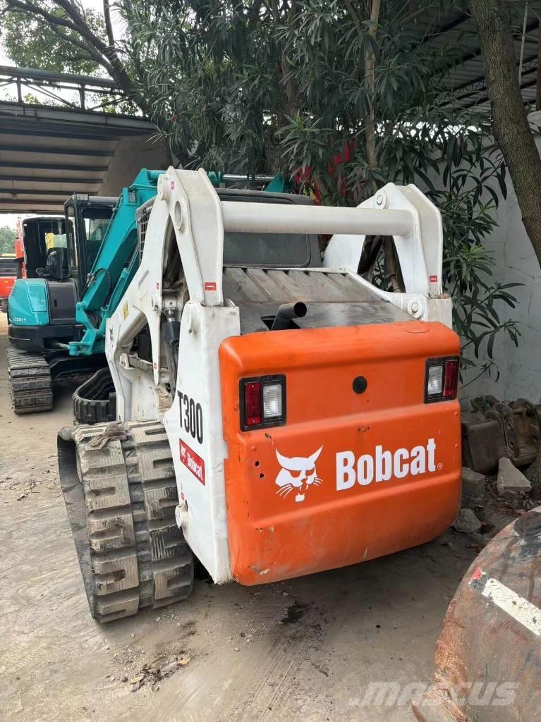 Bobcat T 300  스키드로더