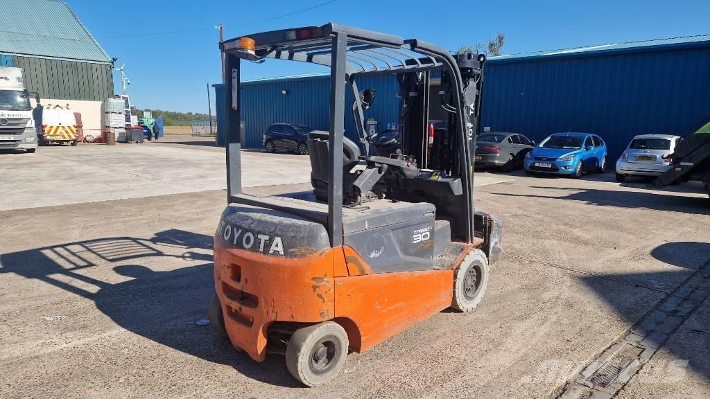 Toyota 8 FBMT 30 전동 지게차