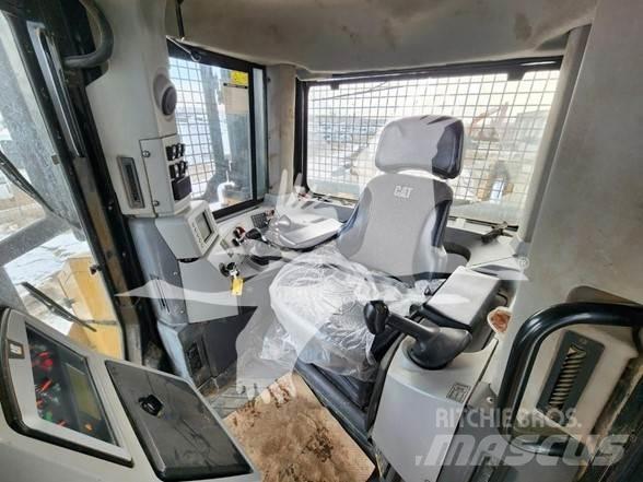 CAT D8T 크롤러 도저