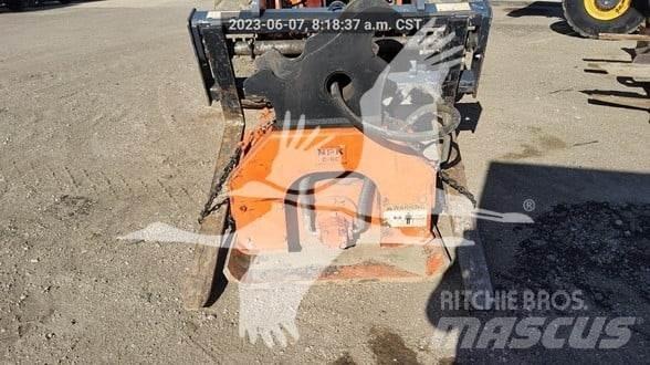 NPK C8C C8100 견인 진동 롤러