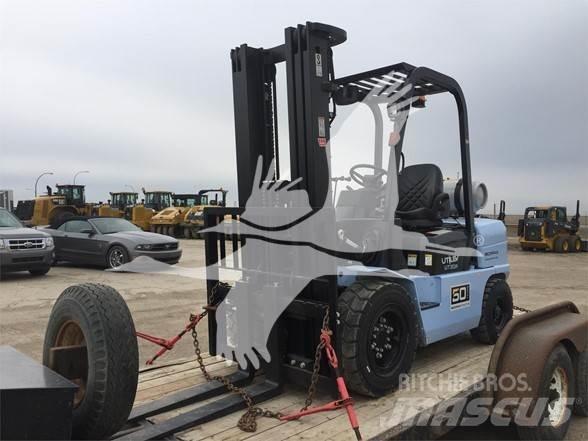 Utilev UT30P 디젤 지게차