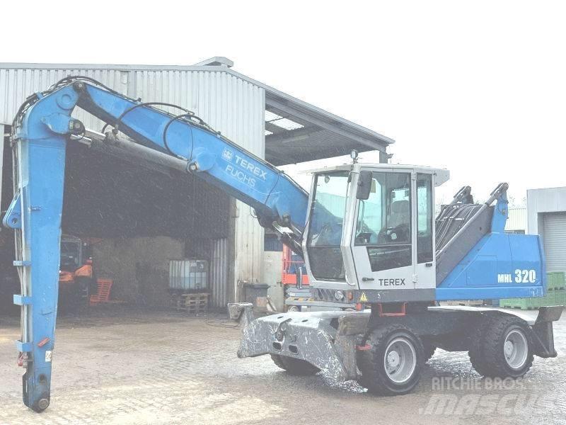 Fuchs MHL 320 D 폐기물/산업 처리기